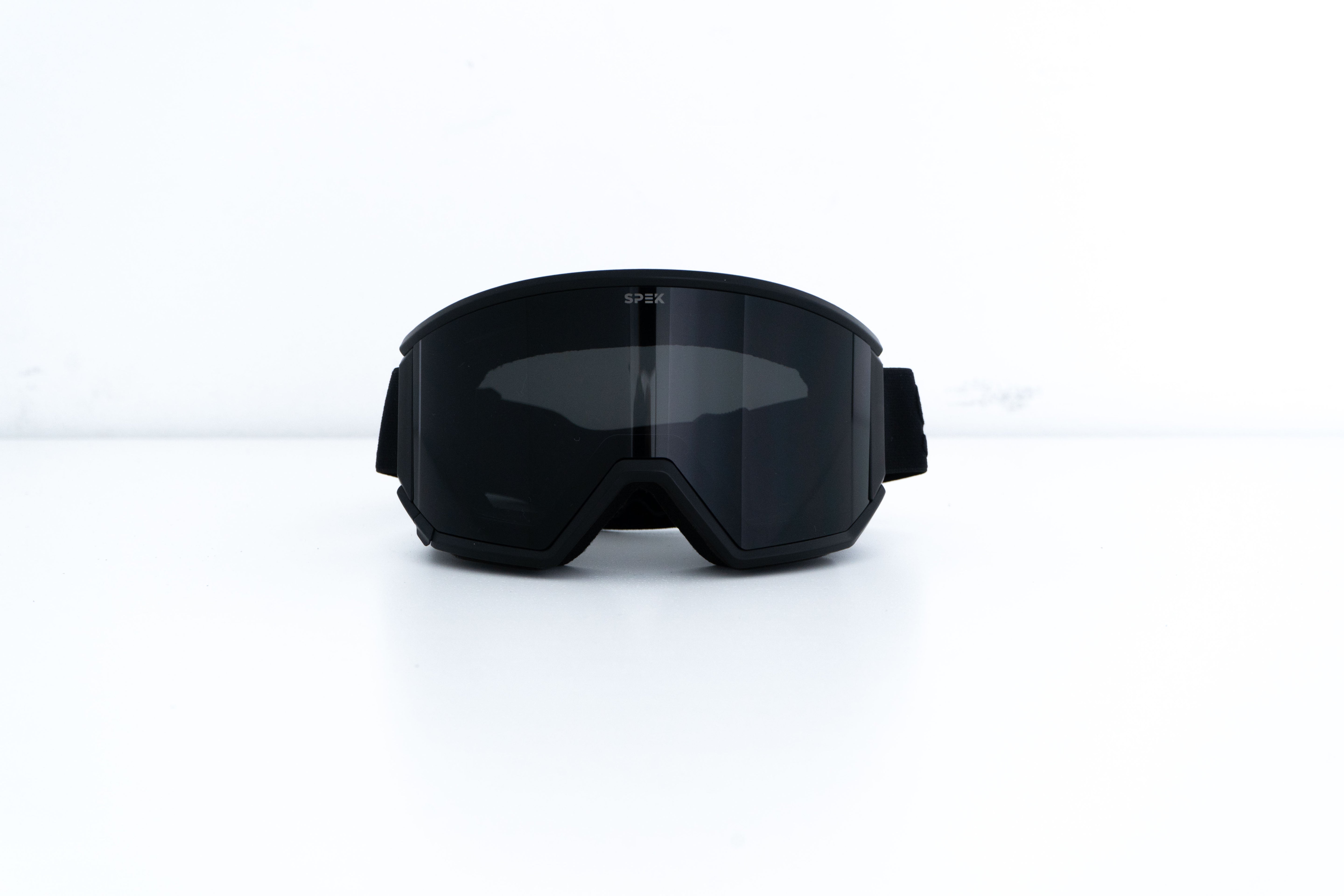 lunette de ski noir avec lentille noir
