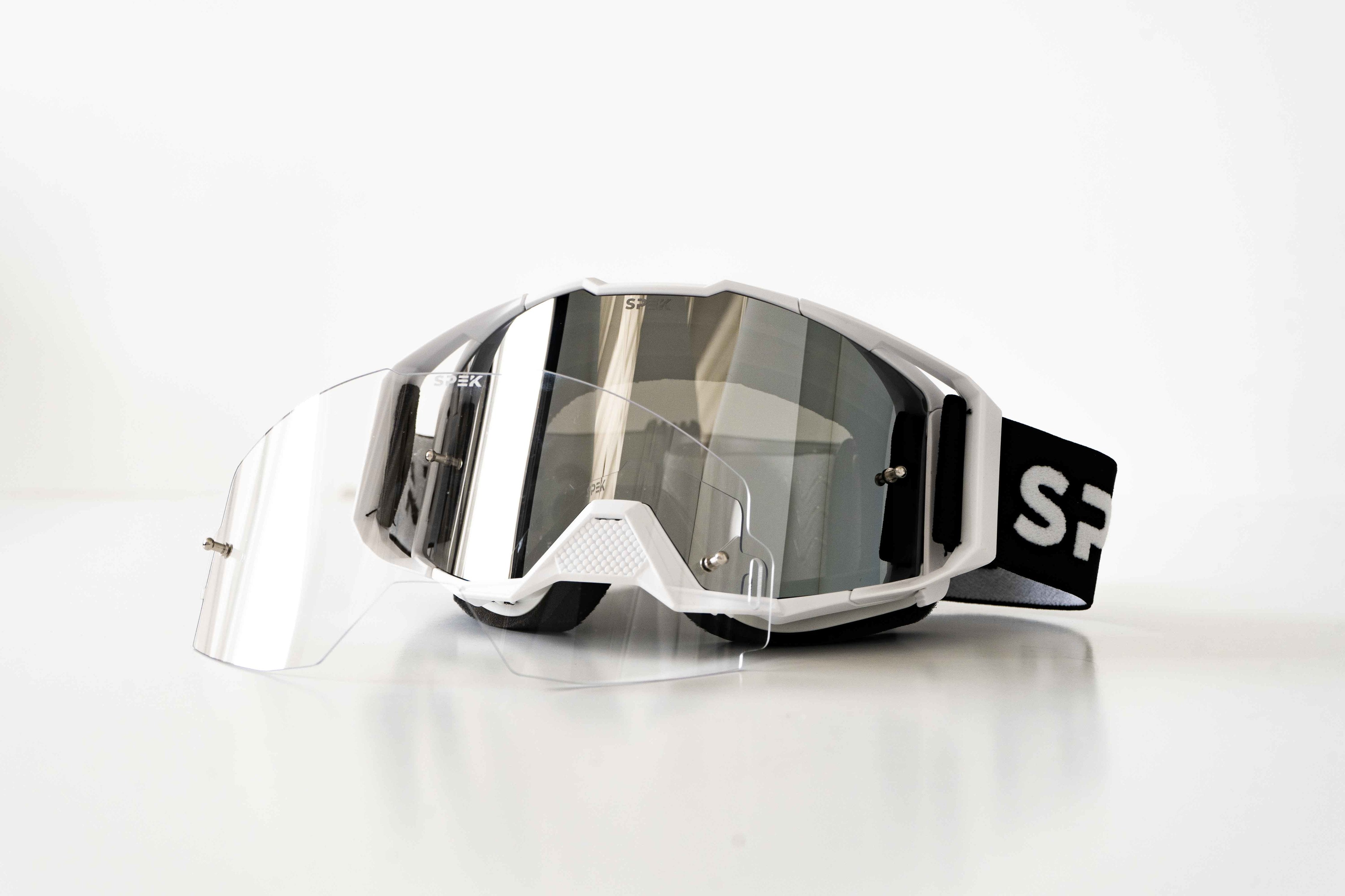 Lunette de motocross blanche avec lentille transparente